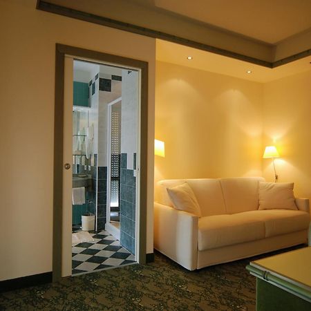 לידו די ג'סולו Hotel Montecarlo מראה חיצוני תמונה