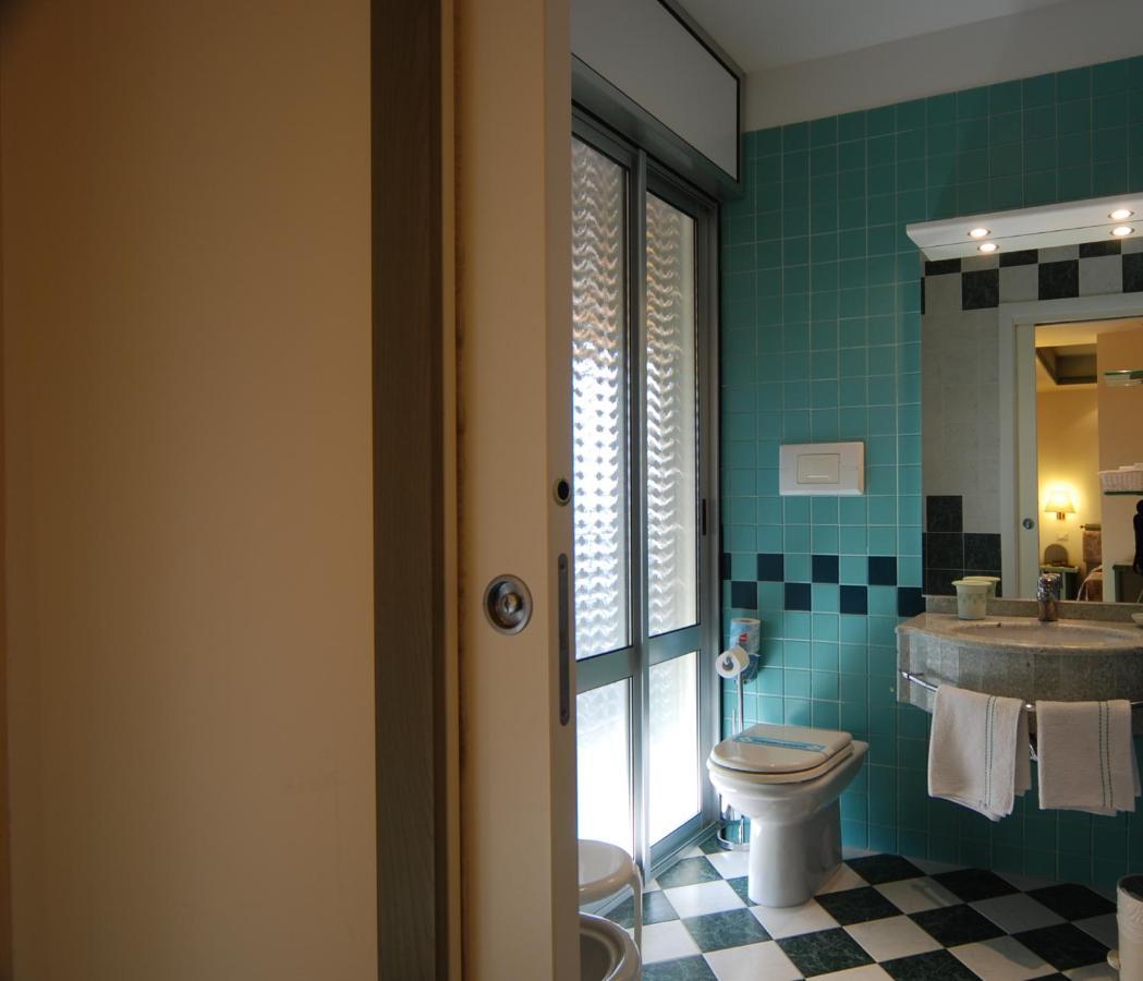 לידו די ג'סולו Hotel Montecarlo חדר תמונה