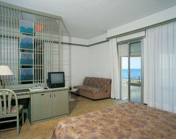 לידו די ג'סולו Hotel Montecarlo מראה חיצוני תמונה