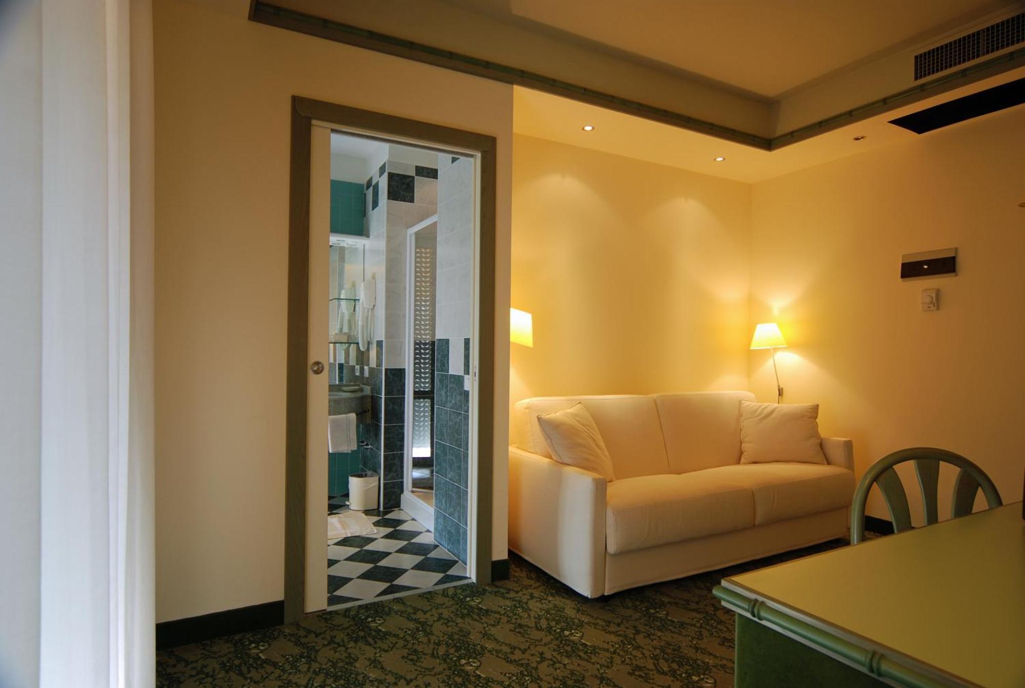 לידו די ג'סולו Hotel Montecarlo מראה חיצוני תמונה