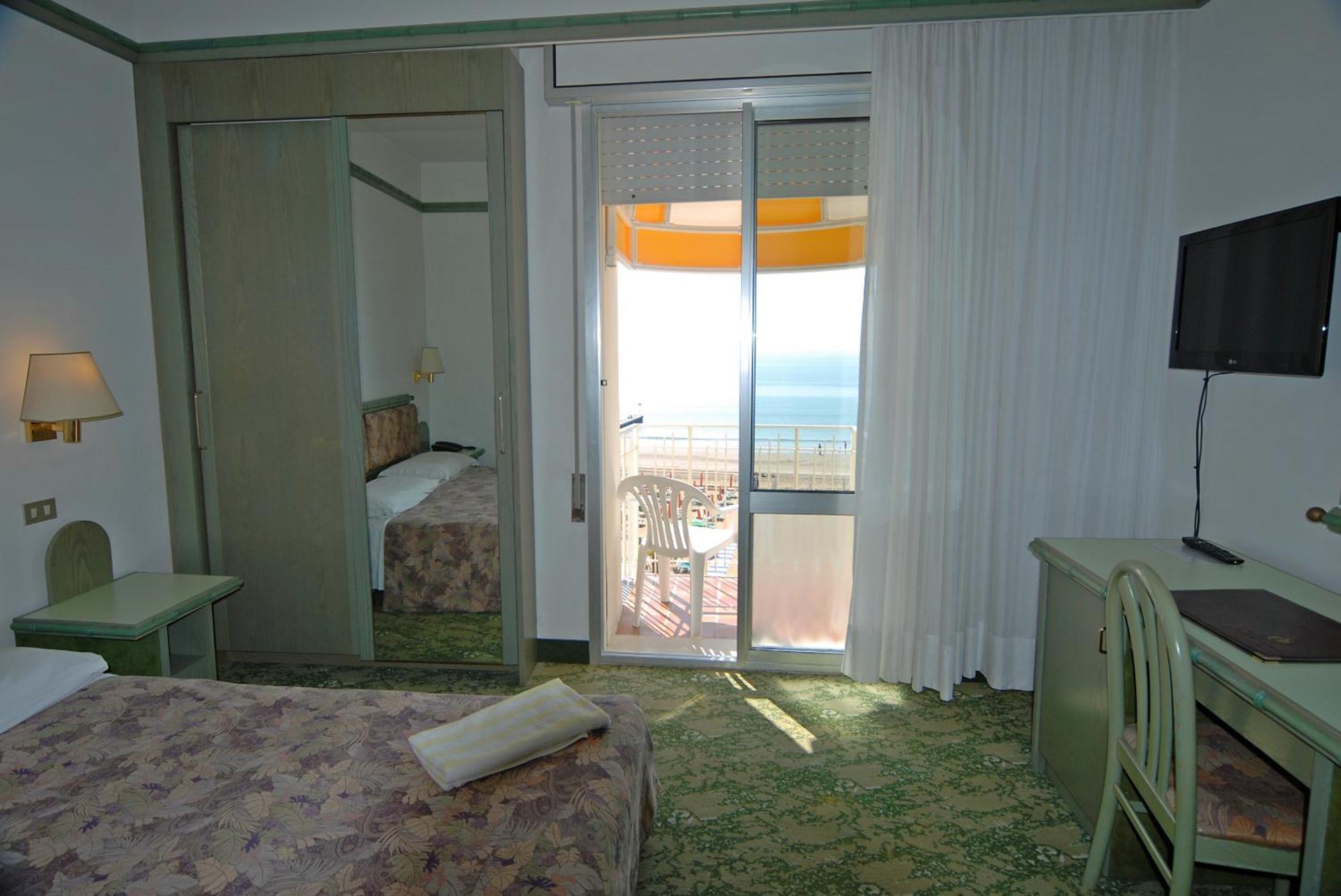לידו די ג'סולו Hotel Montecarlo מראה חיצוני תמונה