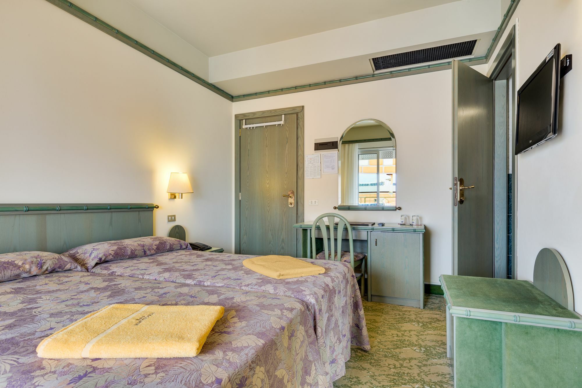 לידו די ג'סולו Hotel Montecarlo מראה חיצוני תמונה
