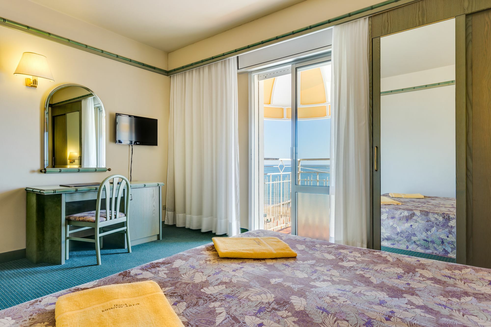 לידו די ג'סולו Hotel Montecarlo מראה חיצוני תמונה